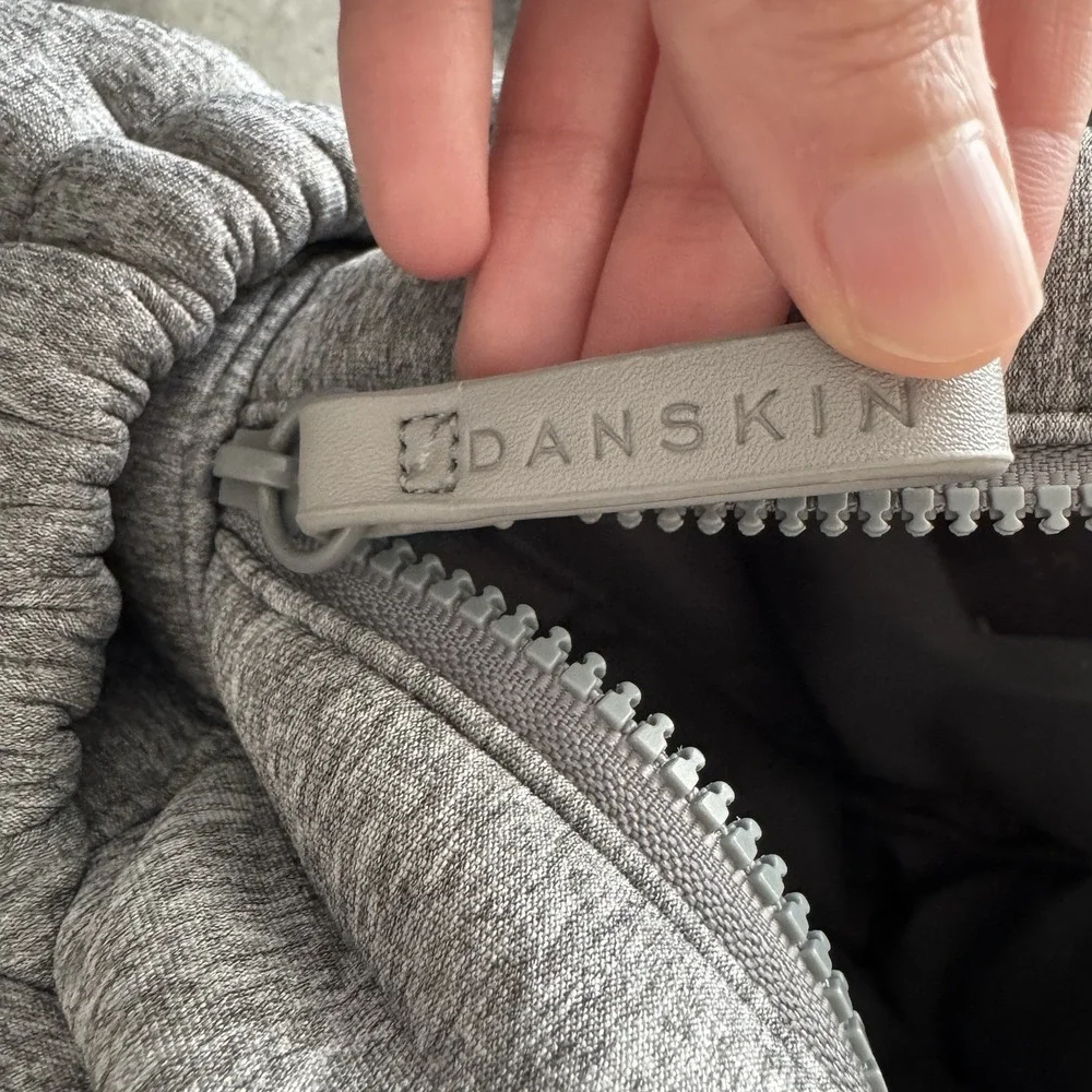 Danskin Rowan Neoprene Grey Gym Duffel Bag Shoulder Strap Pockets‎ Active